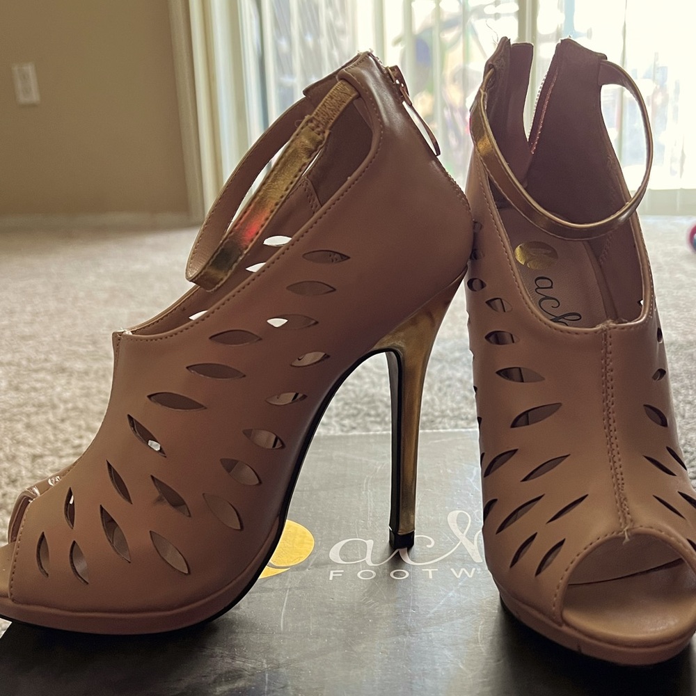New Nude open Toe heels